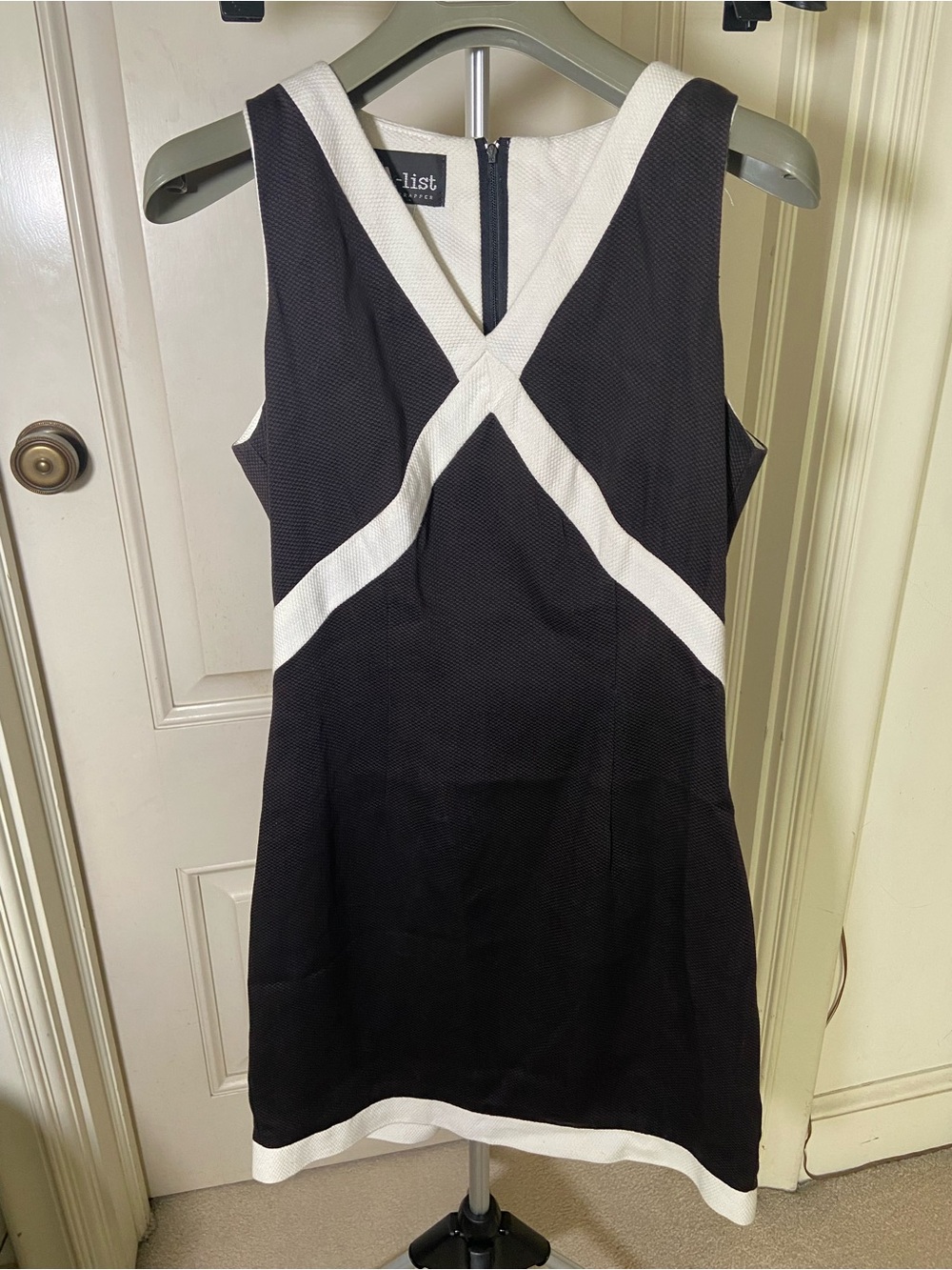 Black & White Textured Sleeveless Sheath Dress size 5/6